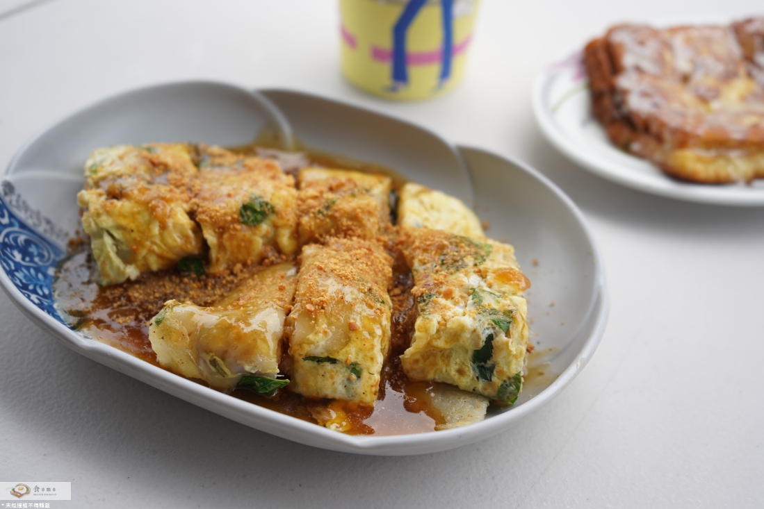 【高雄左營早午餐】肉粽蛋餅 || 蓮池潭周邊古早味早餐＂QQ肉粽包在蛋餅裡了！