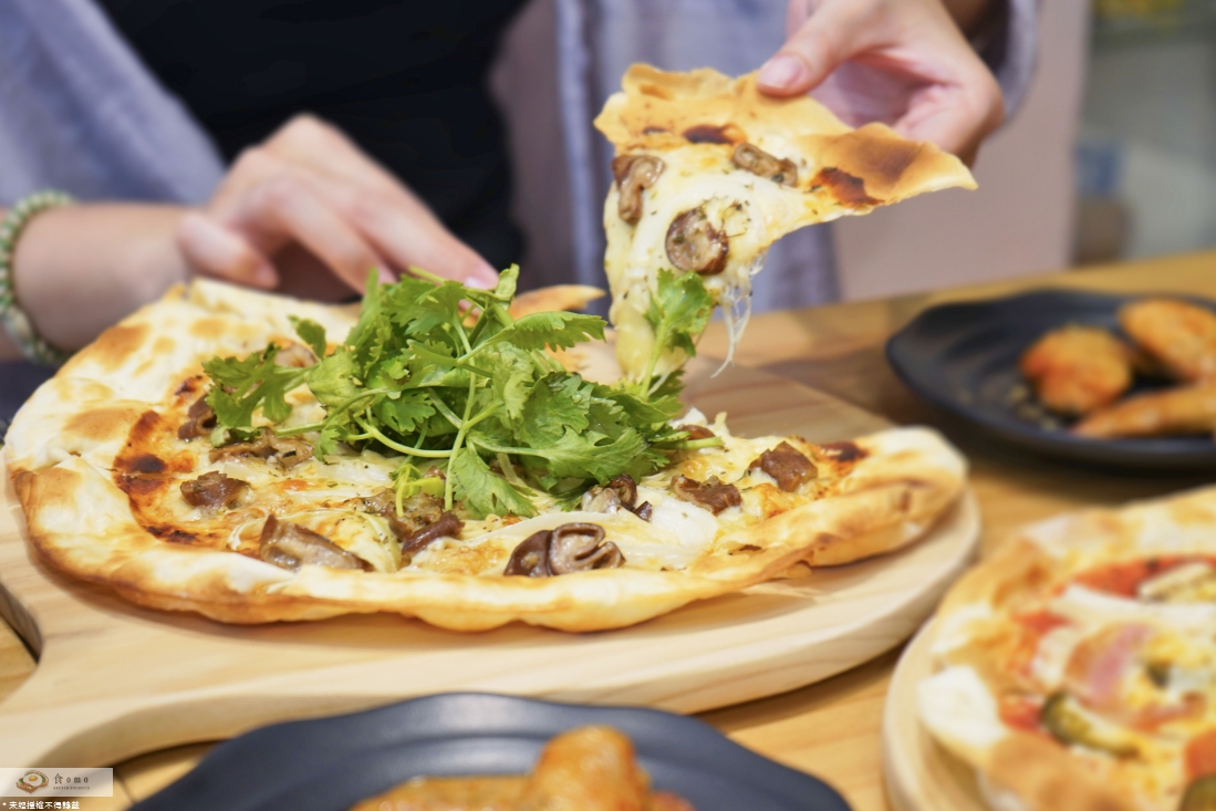 (2020.9更)【台北大安美食】Copoka PIZZA|| 捷運東門站＂滿滿香菜大腸麵線平價窯烤披薩