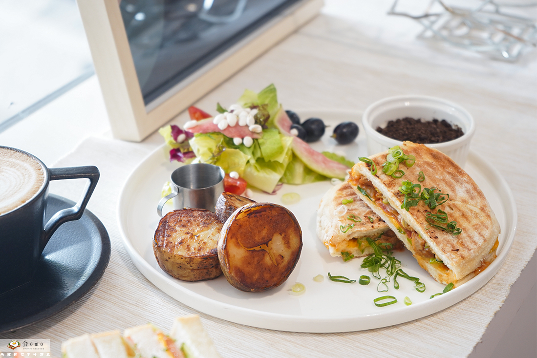 【台中西區早午餐】一物立方 Cubix Café & Select || 新菜單澎湃海鮮早午餐 ＂最美文青風咖啡館早午餐