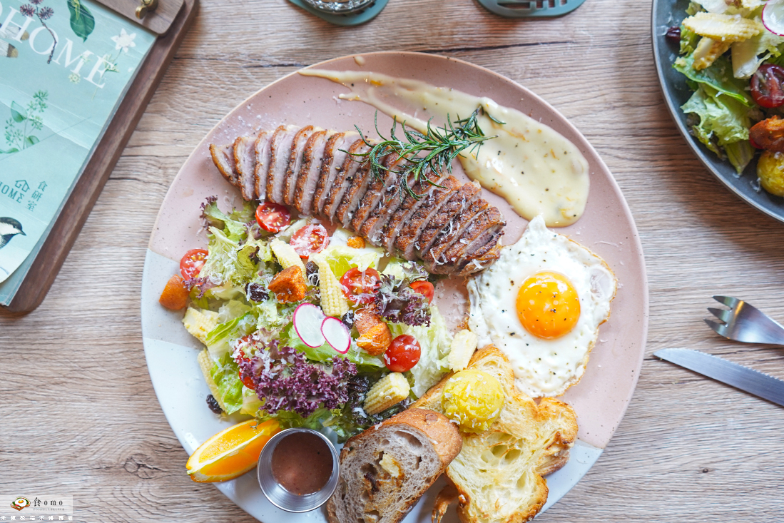 【台中西區早午餐】Go home食研室 || 台中科博館＂比手掌還要大的鴨胸肉！森林系彩繪風早午餐