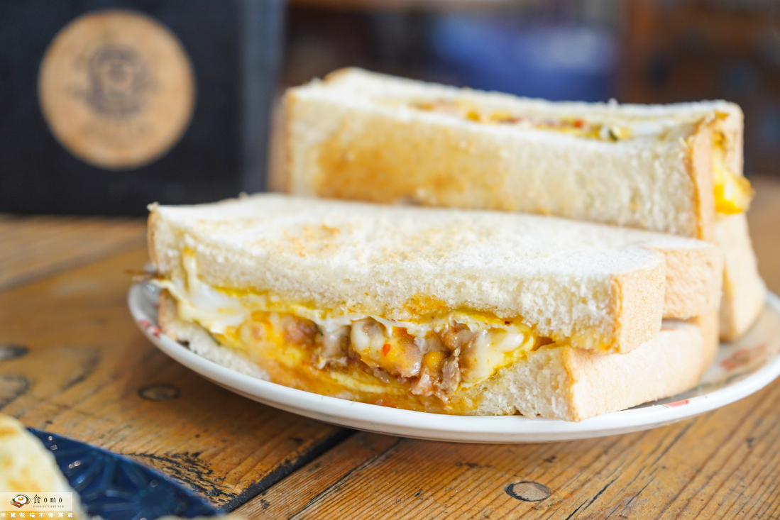 【高雄三民早午餐】TOWZA1989 || 古早味創意粉漿蛋餅＂邪惡爆漿肉醬吐司