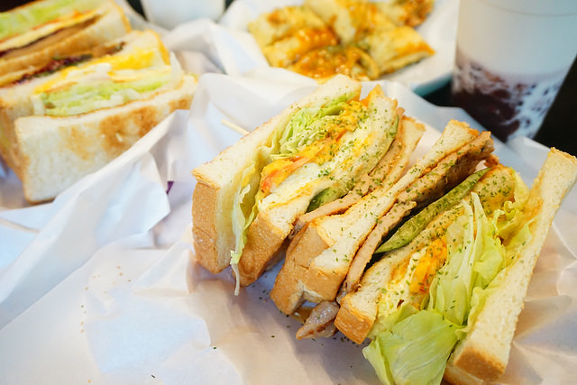 【台北萬華早午餐】金花吐司專賣||*♥西門町早午餐＂一口無法咬下高CP值碳烤吐司