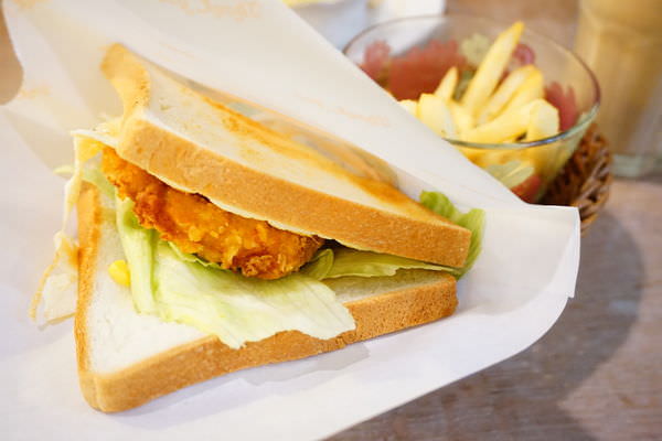 【台北萬華美食】花嘴廚房||*♥西門平價早午晚餐＂拼盤75元吃飽飽~