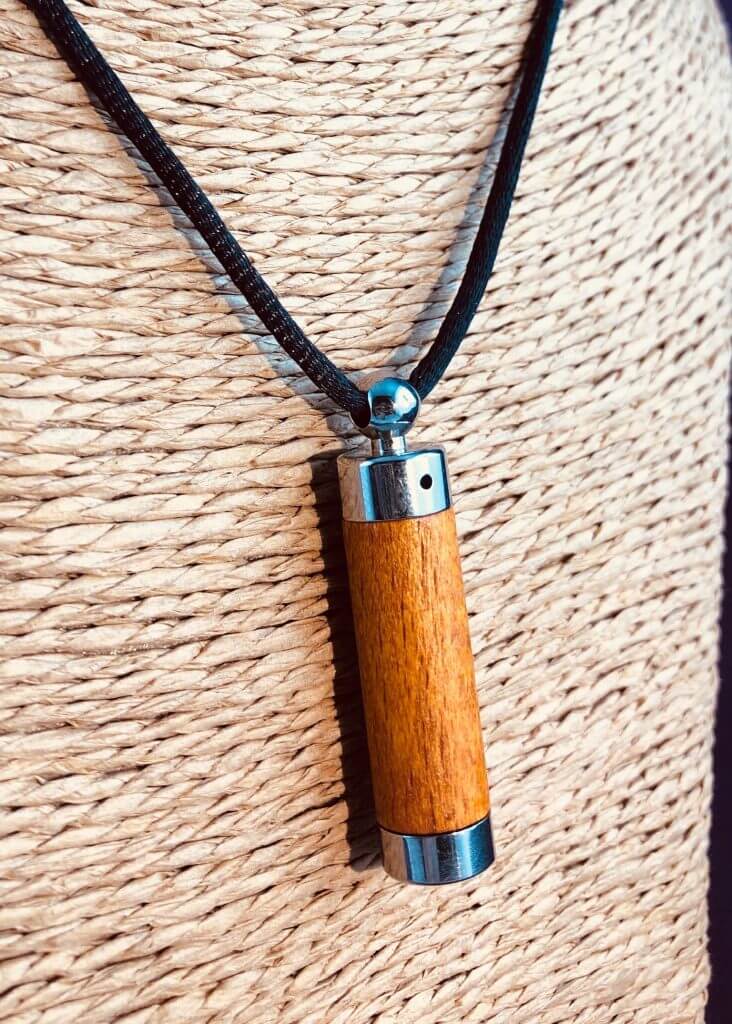 Pendentif huiles essentielles Argent bois miel Omsens huile essentielle