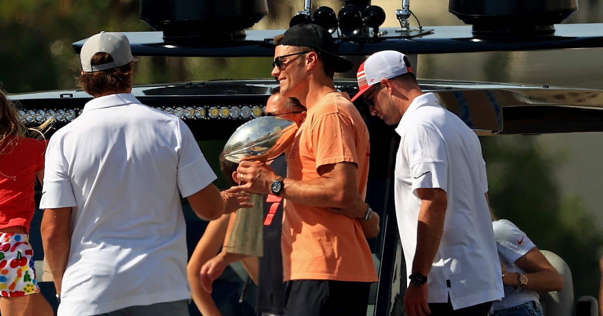 WATCH Randy Moss reenacts Tom Brady's Lombardi Trophy throw On3