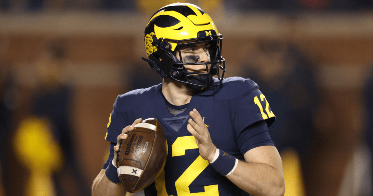 Michigan Football Cade McNamara, Andrew Vastardis turn page to Iowa