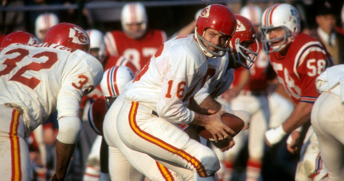 Former Purdue, NFL quarterback and broadcaster Len Dawson, 87, passed away Wednesday On3