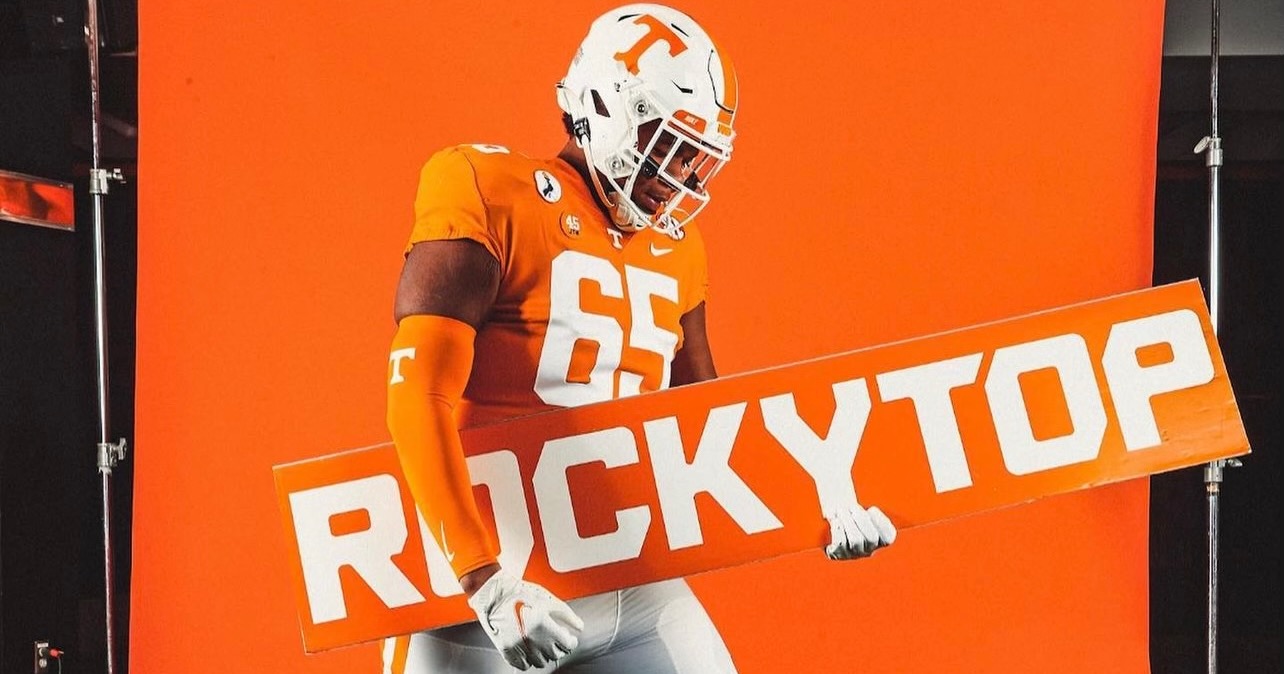 Tennessee transfer offensive tackle target sets commitment date