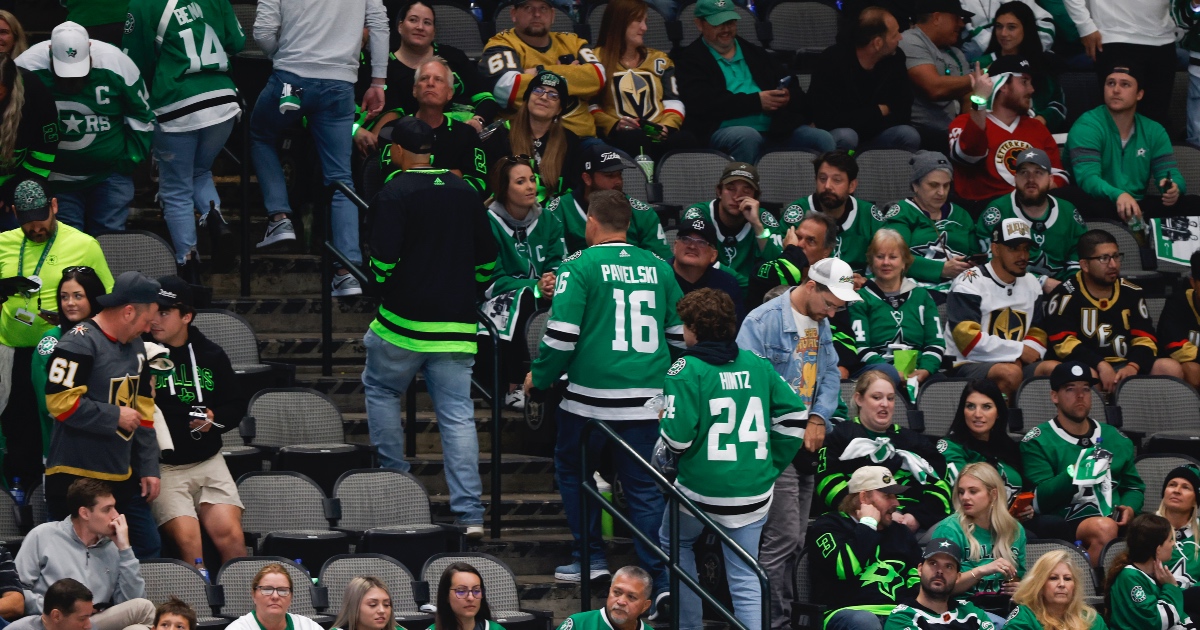 Dallas Stars apologize for fans throwing debris on the ice during loss