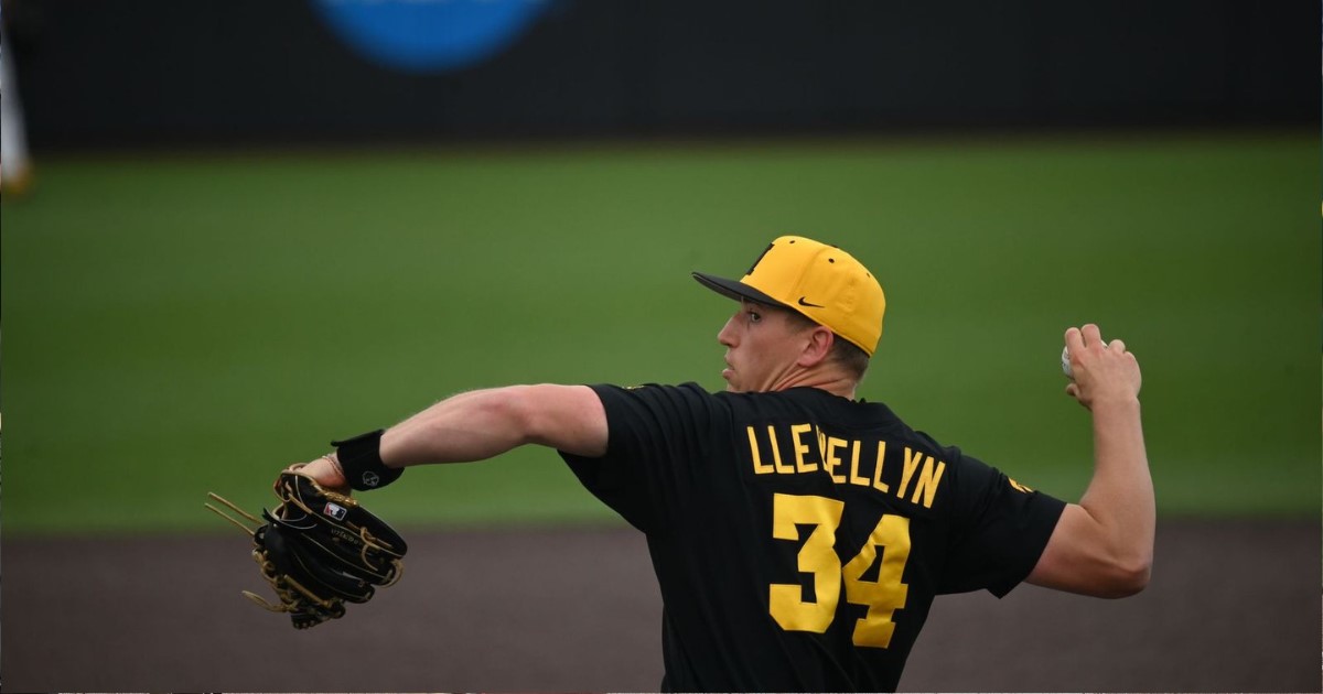 Hawkeyes hold off a late North Carolina rally