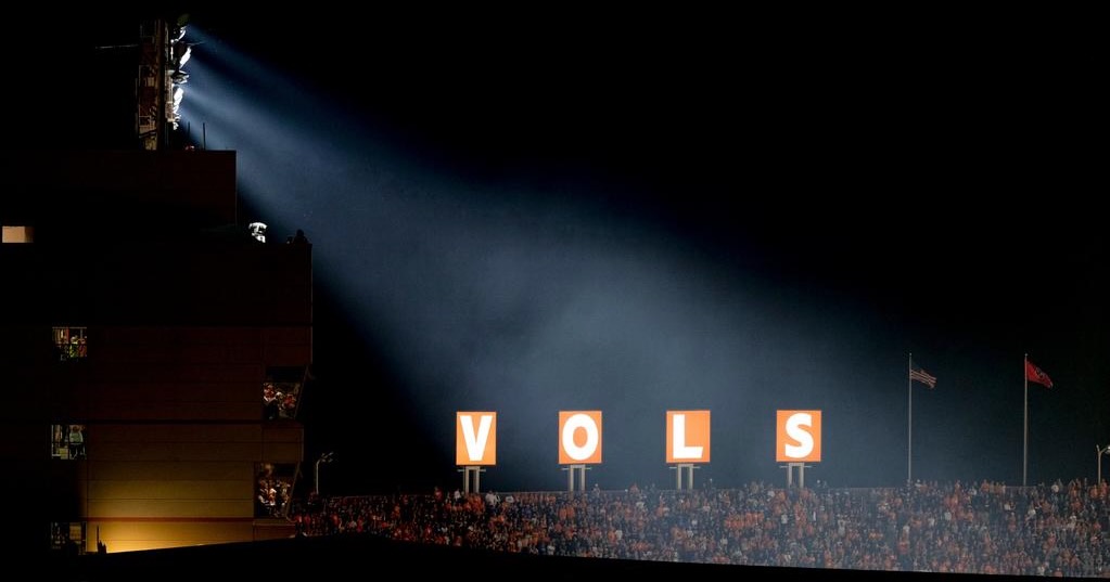 Tennessee's game versus Austin Peay in weather delay