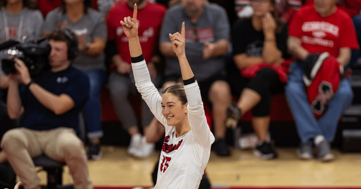 No. 2 Nebraska volleyball beats Michigan State 31 in wild match