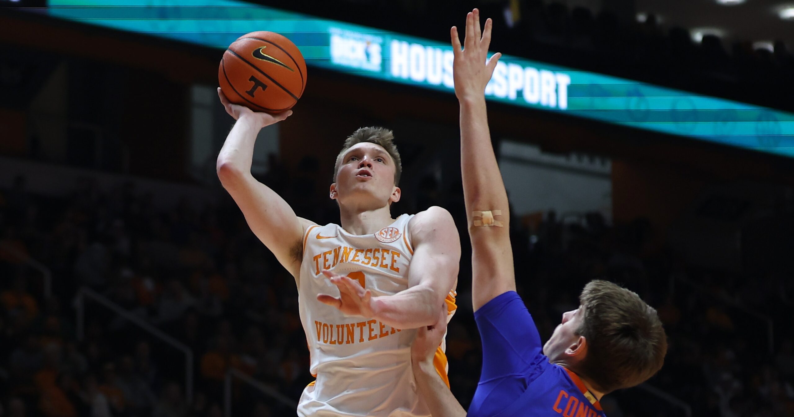 Dalton Knecht breaks Tennessee record with 103 points in 3 games