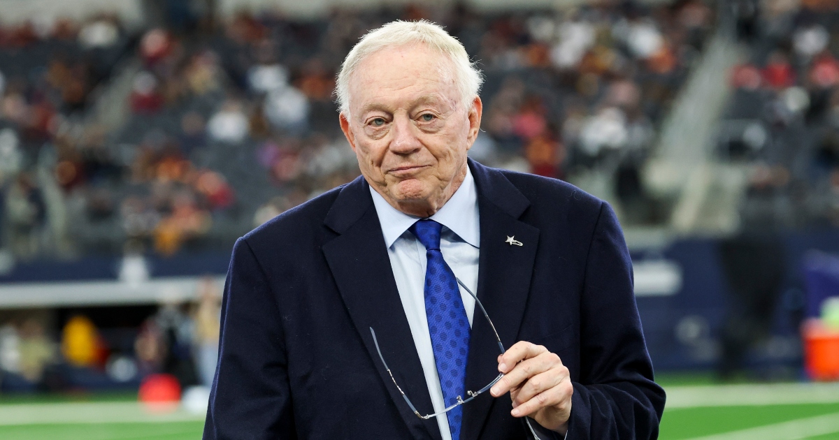 NFL fines Jerry Jones 250K for giving middle finger to fans during