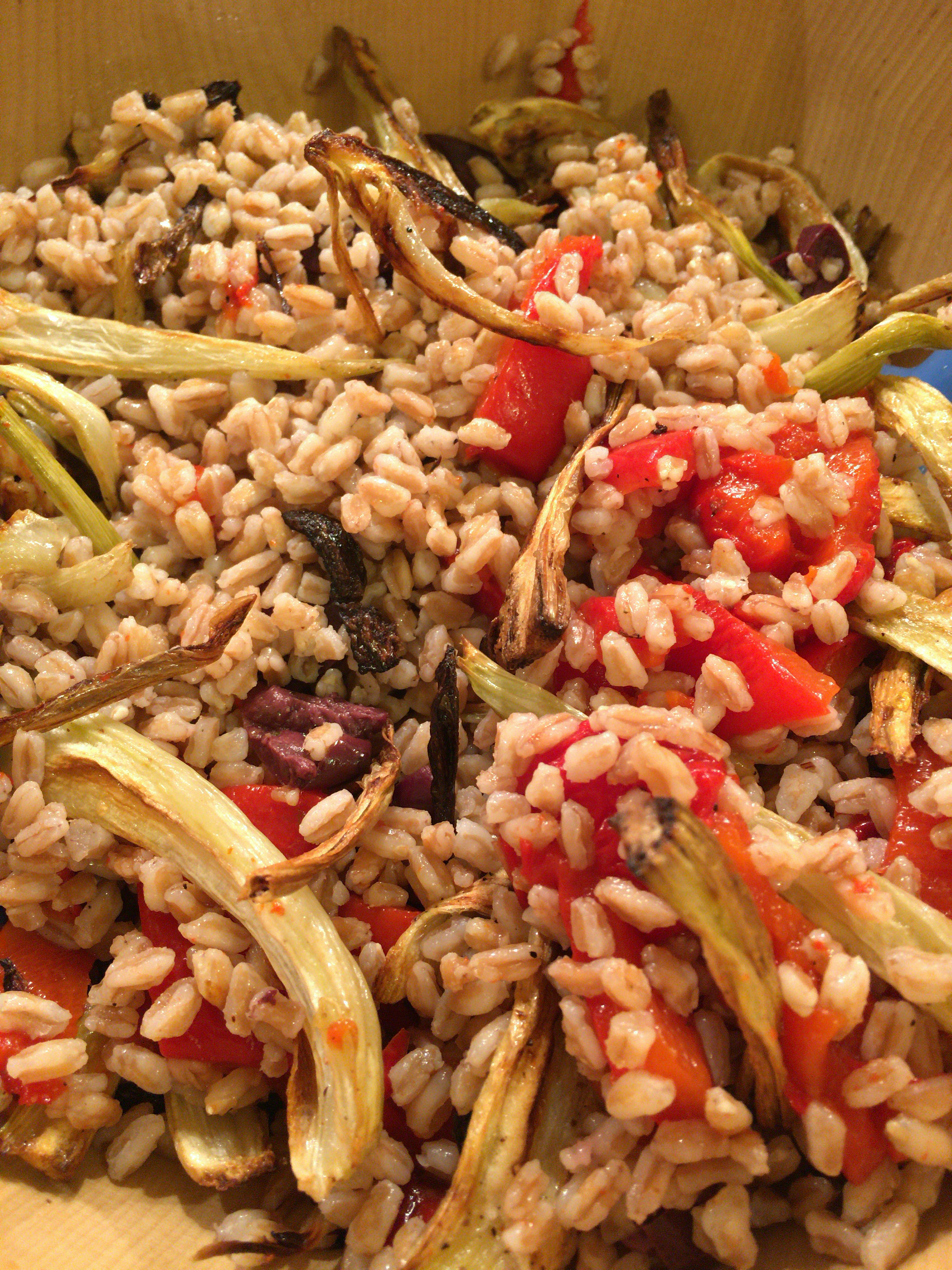 Roasted fennel and red pepper, farro and Kalamata olives salad onakahetta