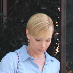 Jaime Pressly Sexy In Bikini – Celebrity Wiki -> onceleb.wiki