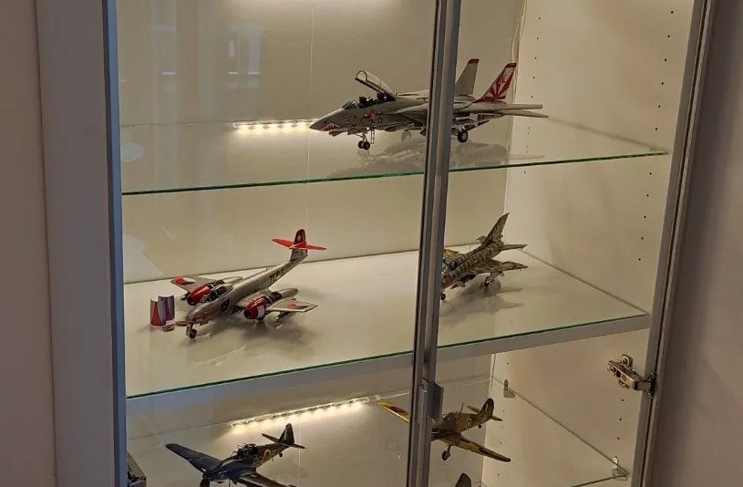 IKEA Display case studio 148