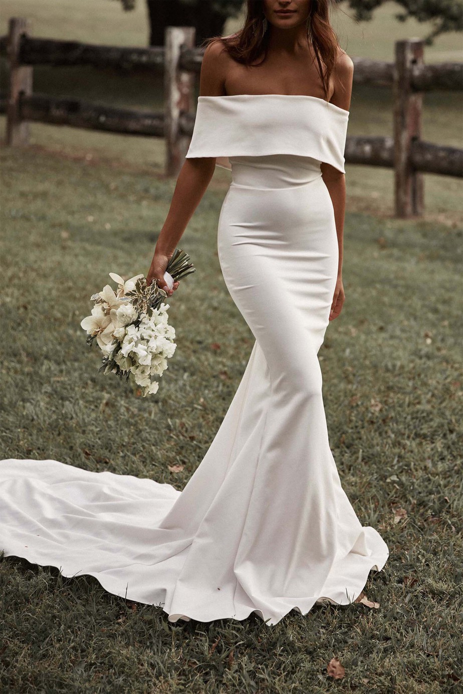 20 Simple and Minimalist Wedding Dresses