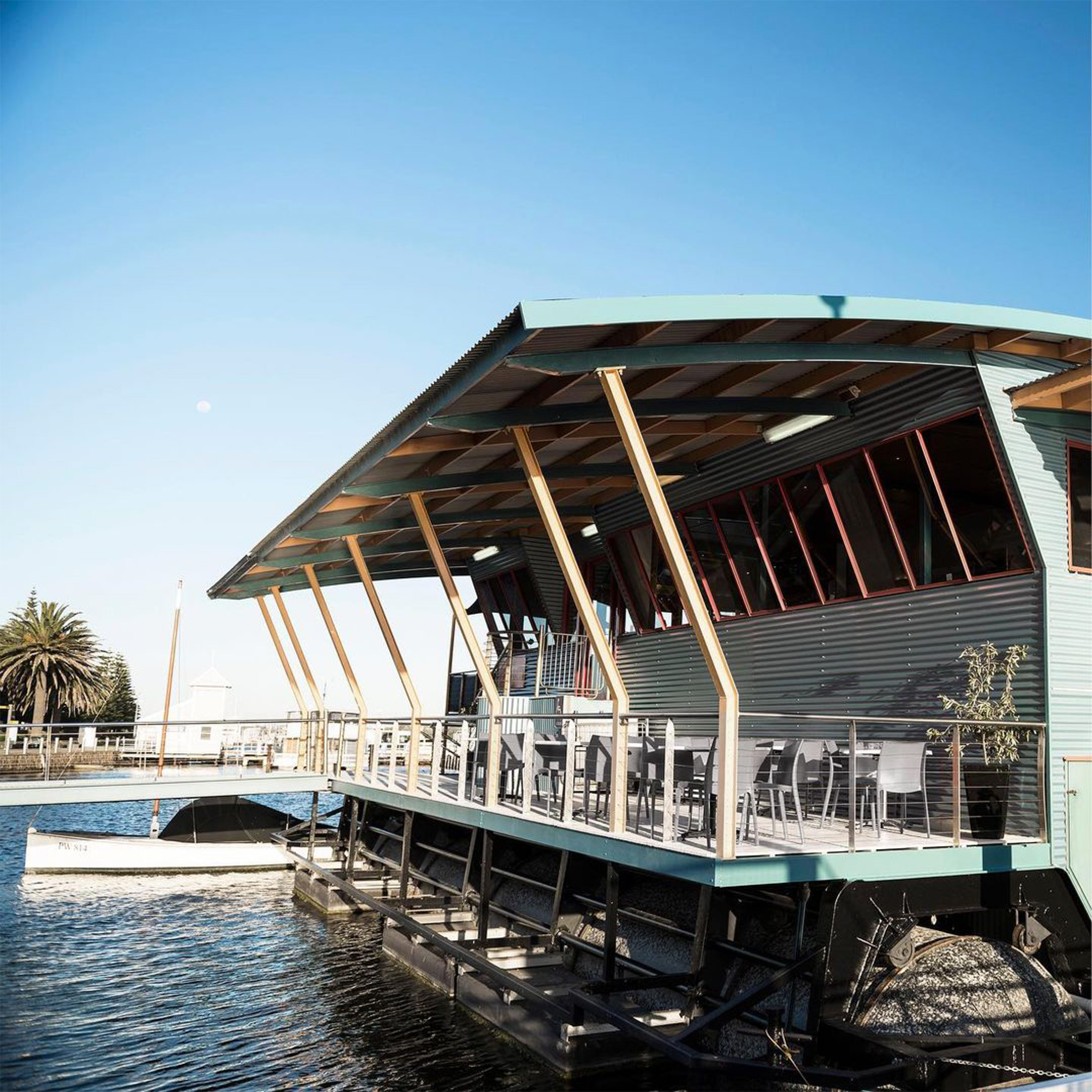 Meet Soda Fish, Lakes Entrance’s freshest seafood haven. One Hour Out