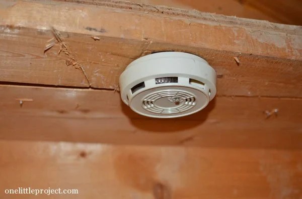 How to change the battery in a smoke detector