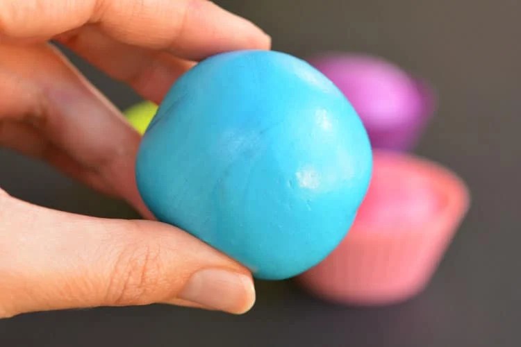 How to Make Edible Marshmallow Play Dough