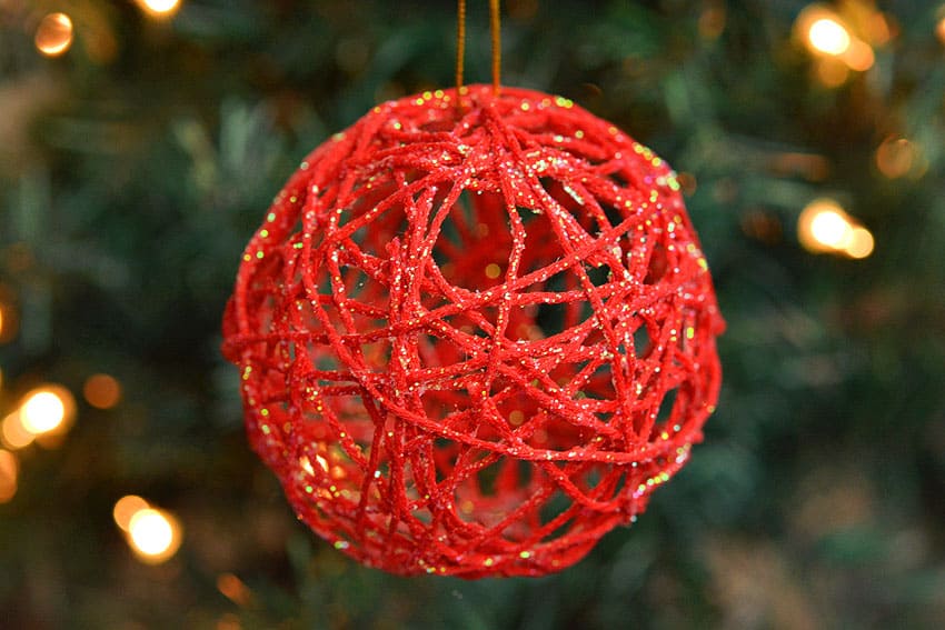 DIY Twine Ball Ornaments Using Balloons, Twine and Glue