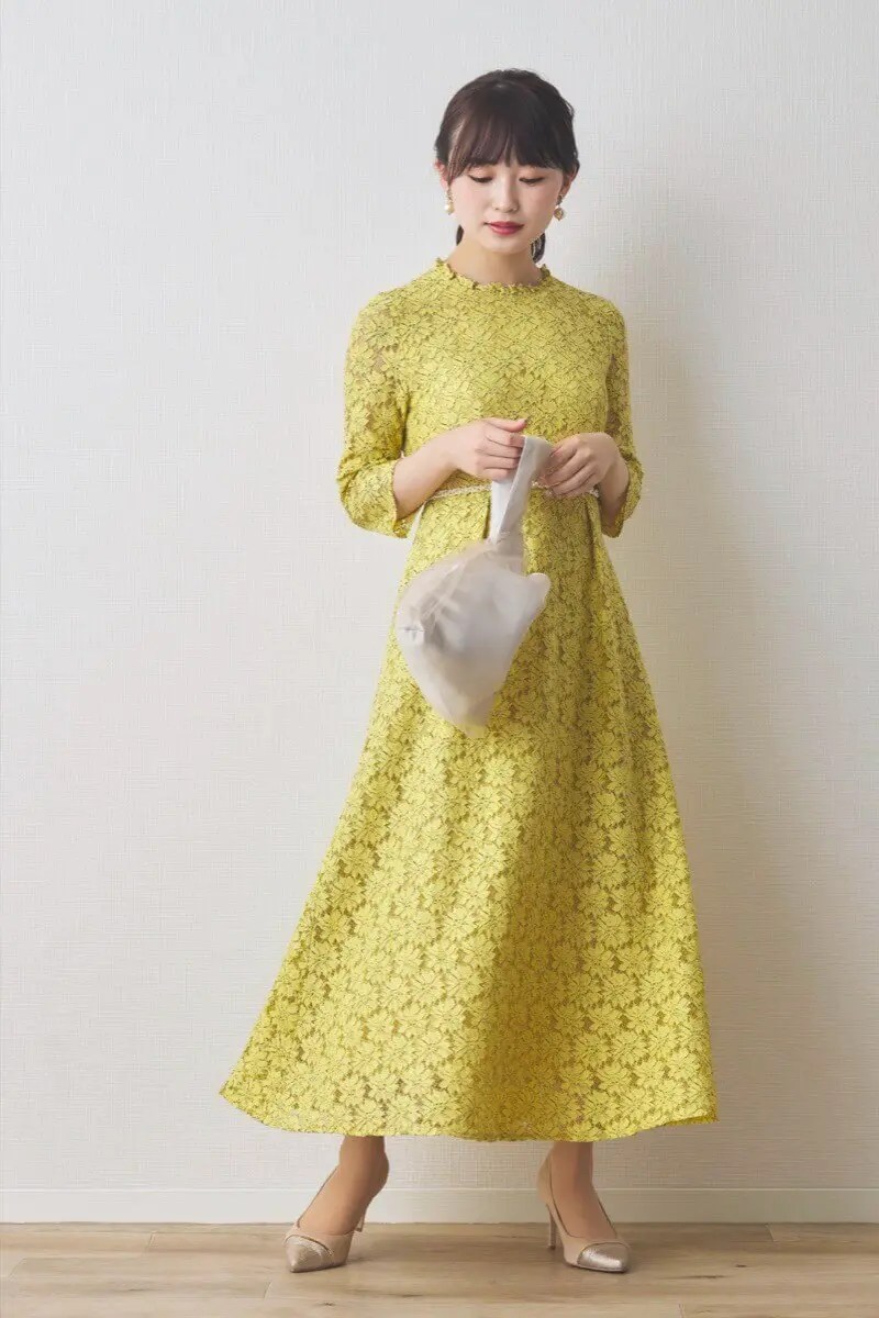 【結婚式ハーフアップ】長さ・年代別おすすめヘア＆セルフアレンジのコツをご紹介 結婚式・二次会のゲスト向け！お呼ばれ情報サイト