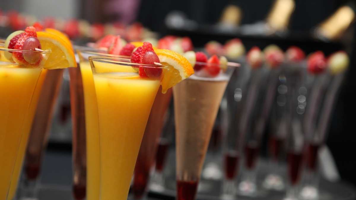 How Many Sodas to Buy for any Group Size 100 People Wedding?