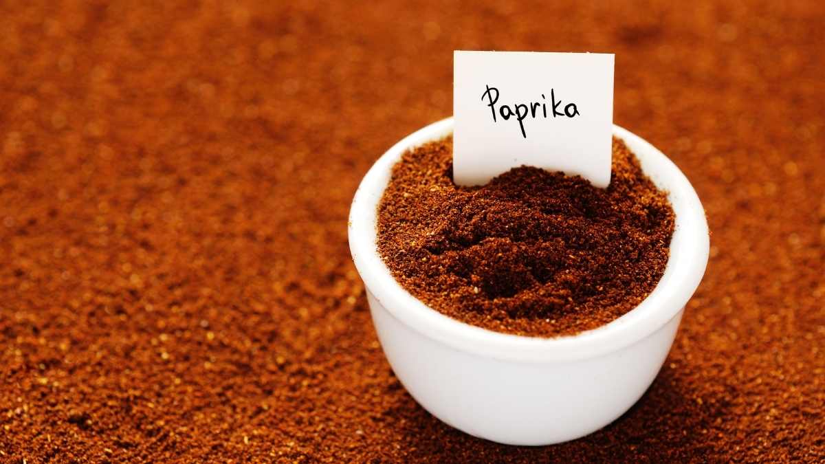 What does paprika taste like Sweet, Hot