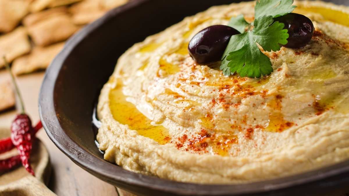 What does Hummus taste like? What is the texture