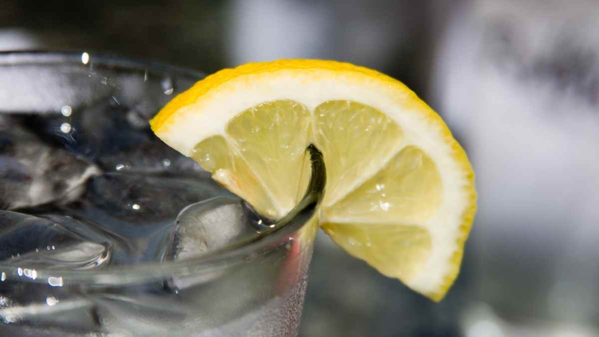 How Many Wedges in Lemon Why Put In Water