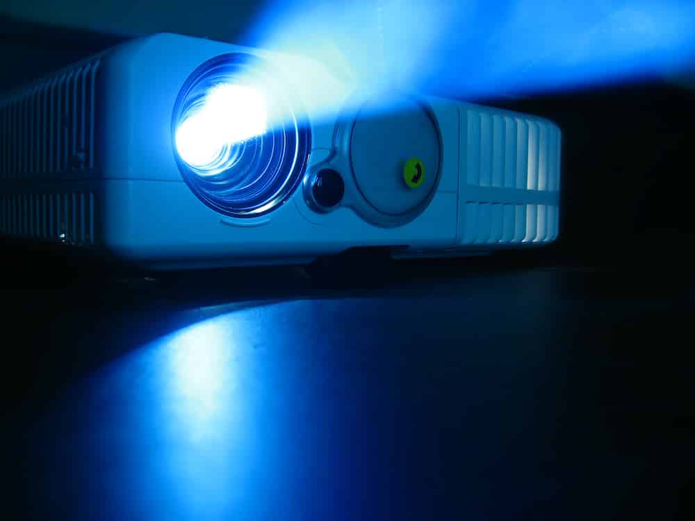 Pros and Cons of Front and Rear Projection One Way Event Productions