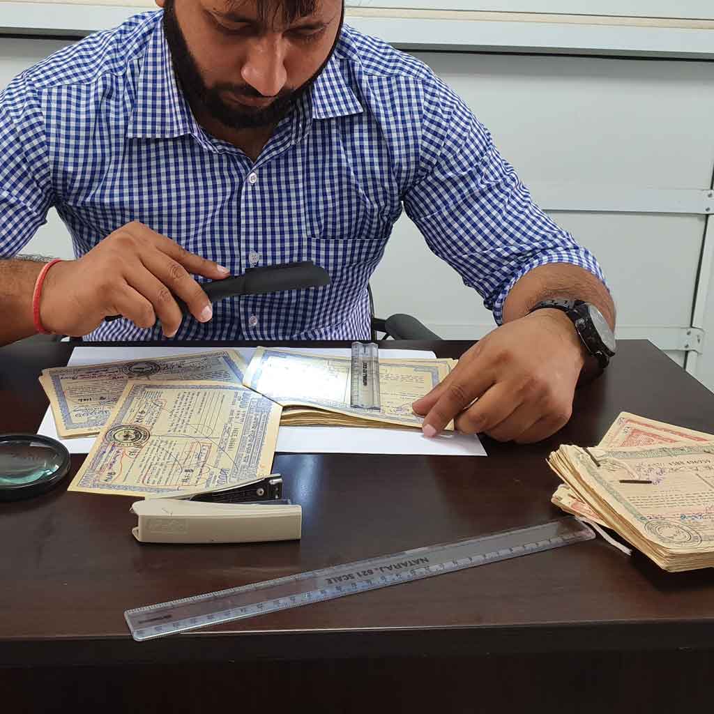How to Become a Document Examiner Zippia