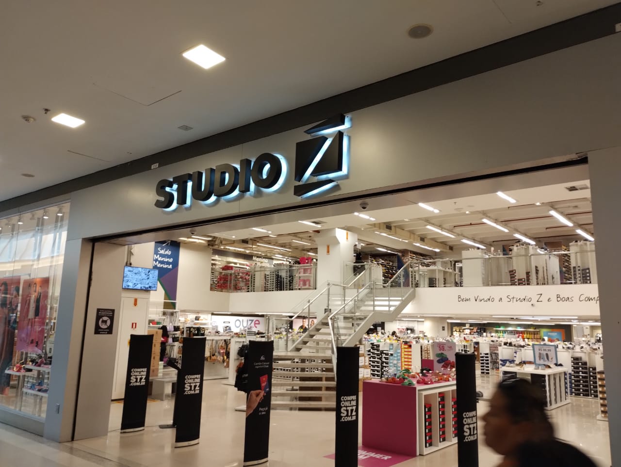 Studio Z no Shopping em Manaus contrata Operador de Loja Nível Médio
