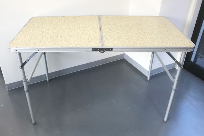 ロケ用レンタル備品「折り畳みテーブル」 株式会社オン・ロケーション