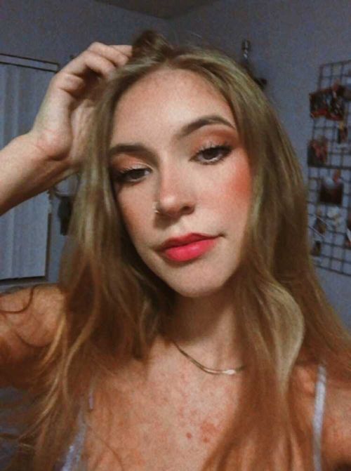 Emily Brooks - embrooks19 OnlyFans