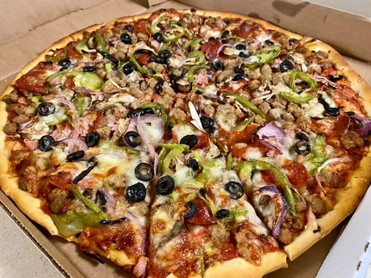 Grady’s Pizza & Subs Always Hits the Spot Only In Arkansas