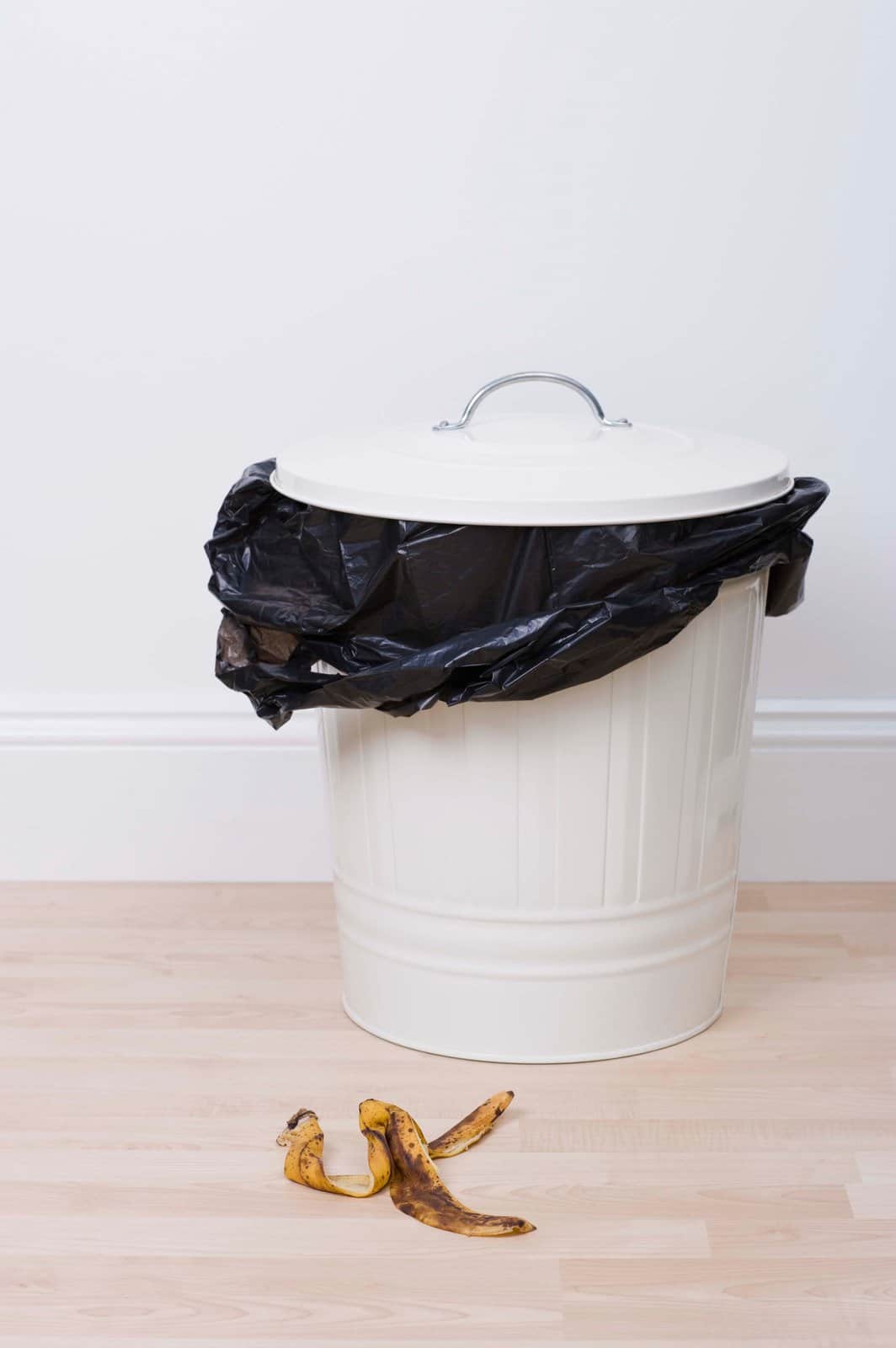 How To Deep Clean Your Kitchen Bin
