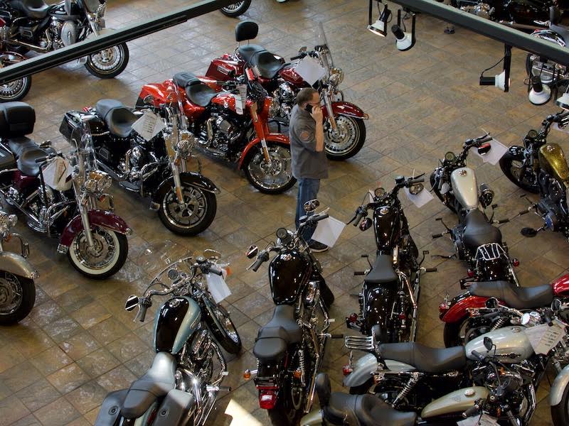 Dealers of American dreams House of HarleyDavidson
