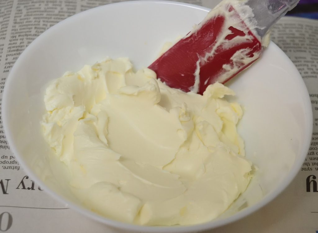 Whipped Cream with Cream Cheese Frosting On the Flame