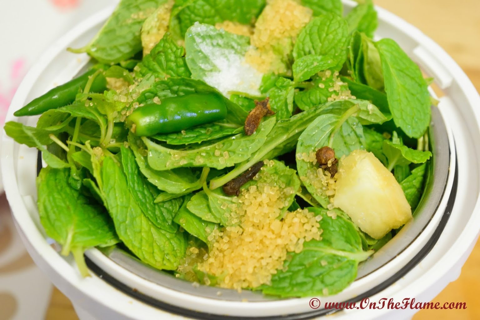 Meethi Pudina Chutney/Sweet Mint Sauce On the Flame