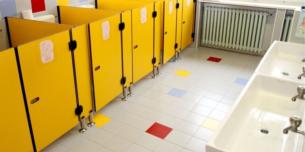 Toilets cubicles for schools what are the rules? ONVO