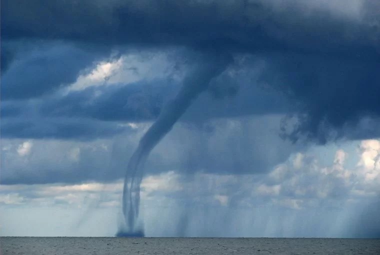 Waterspout reports increasing Ontario OUT of DOORS