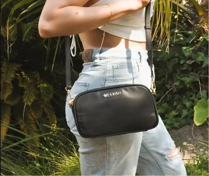 How to Wear a Crossbody Bag ootdiva