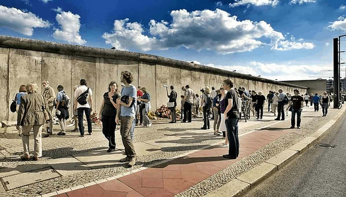 Berlin Wall guided walking tour Opatrip