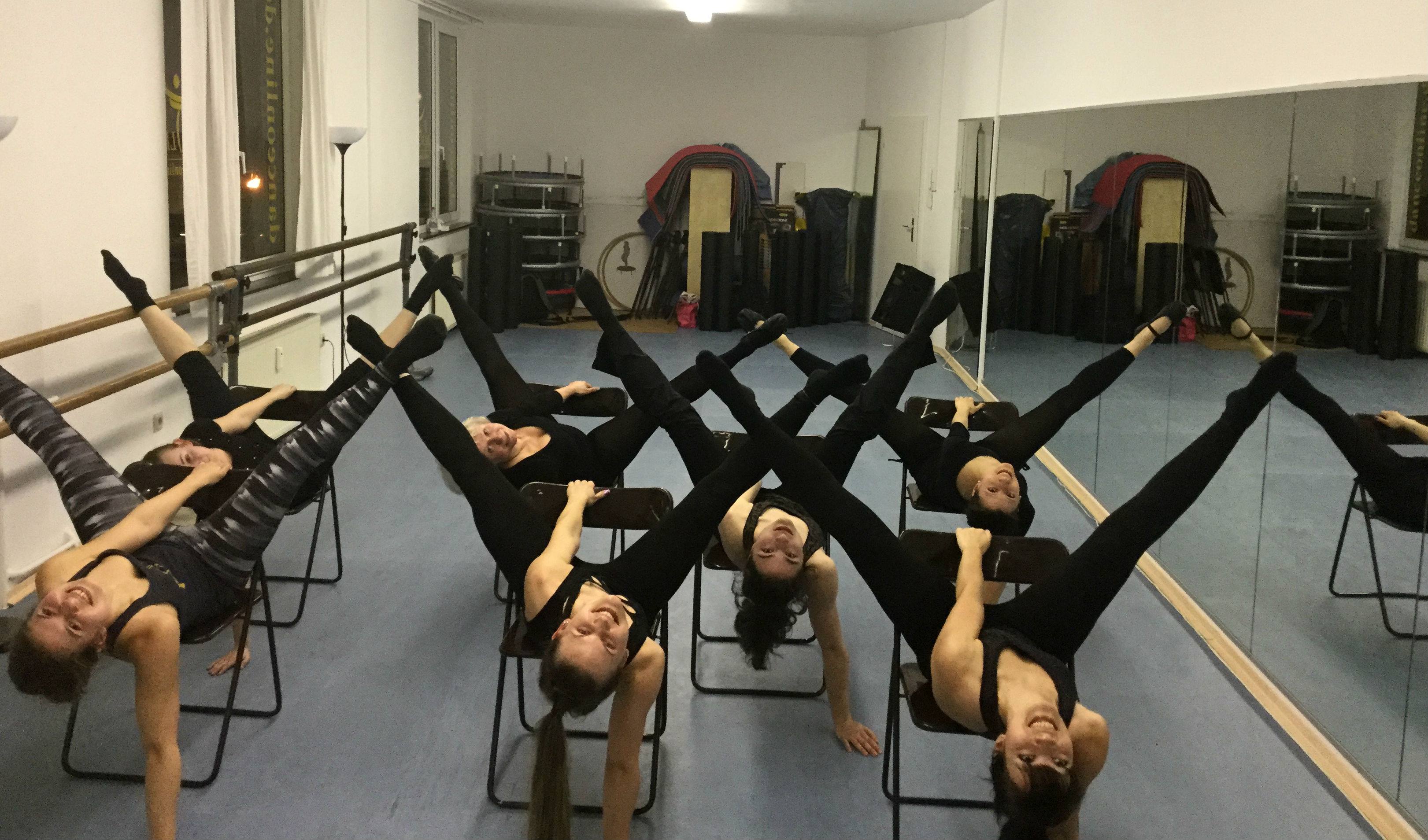 Chair Dance 19. NOV 10. DEZ DI 1900 Open Aerial Dance