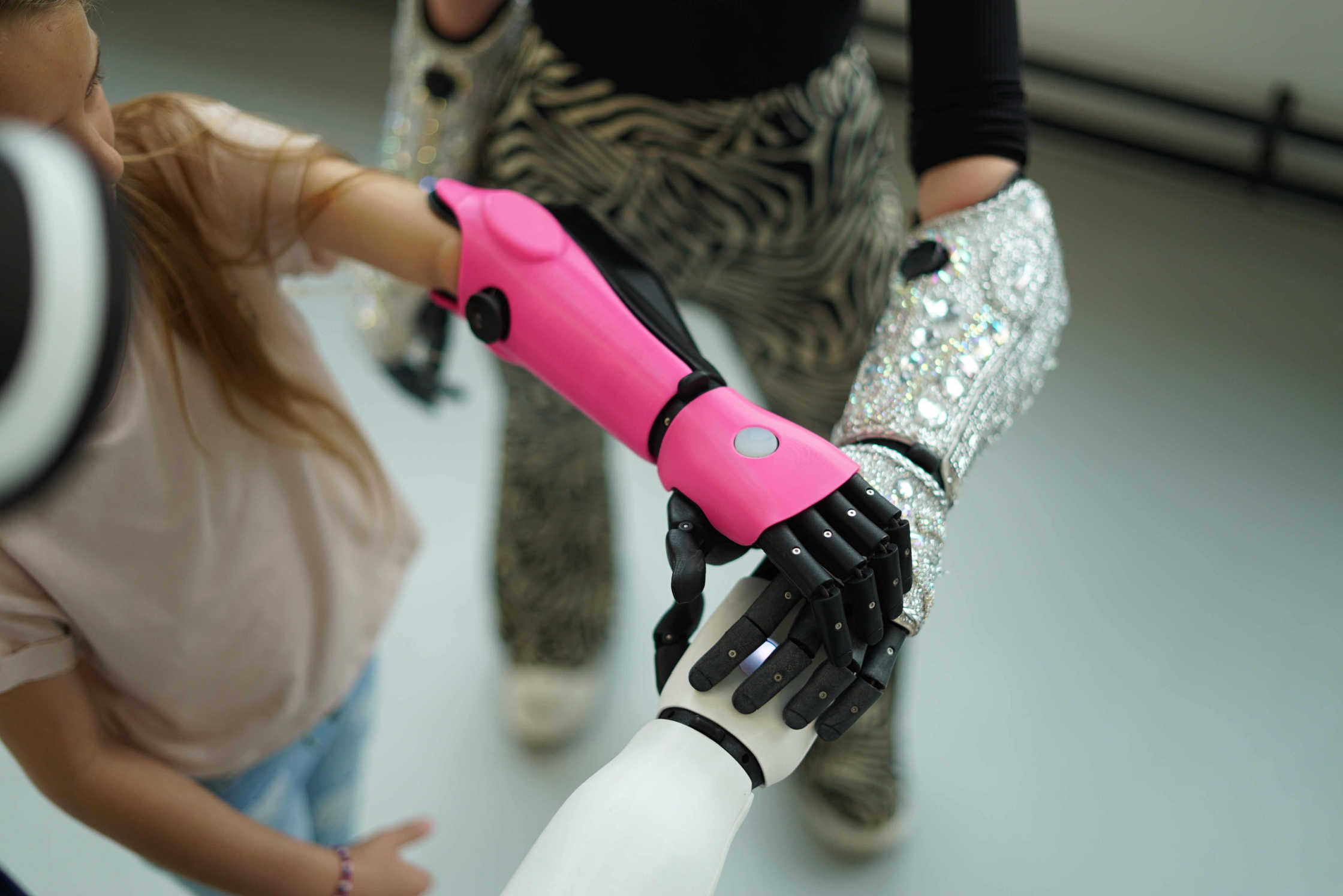 how do prosthetic arms work Open Bionics