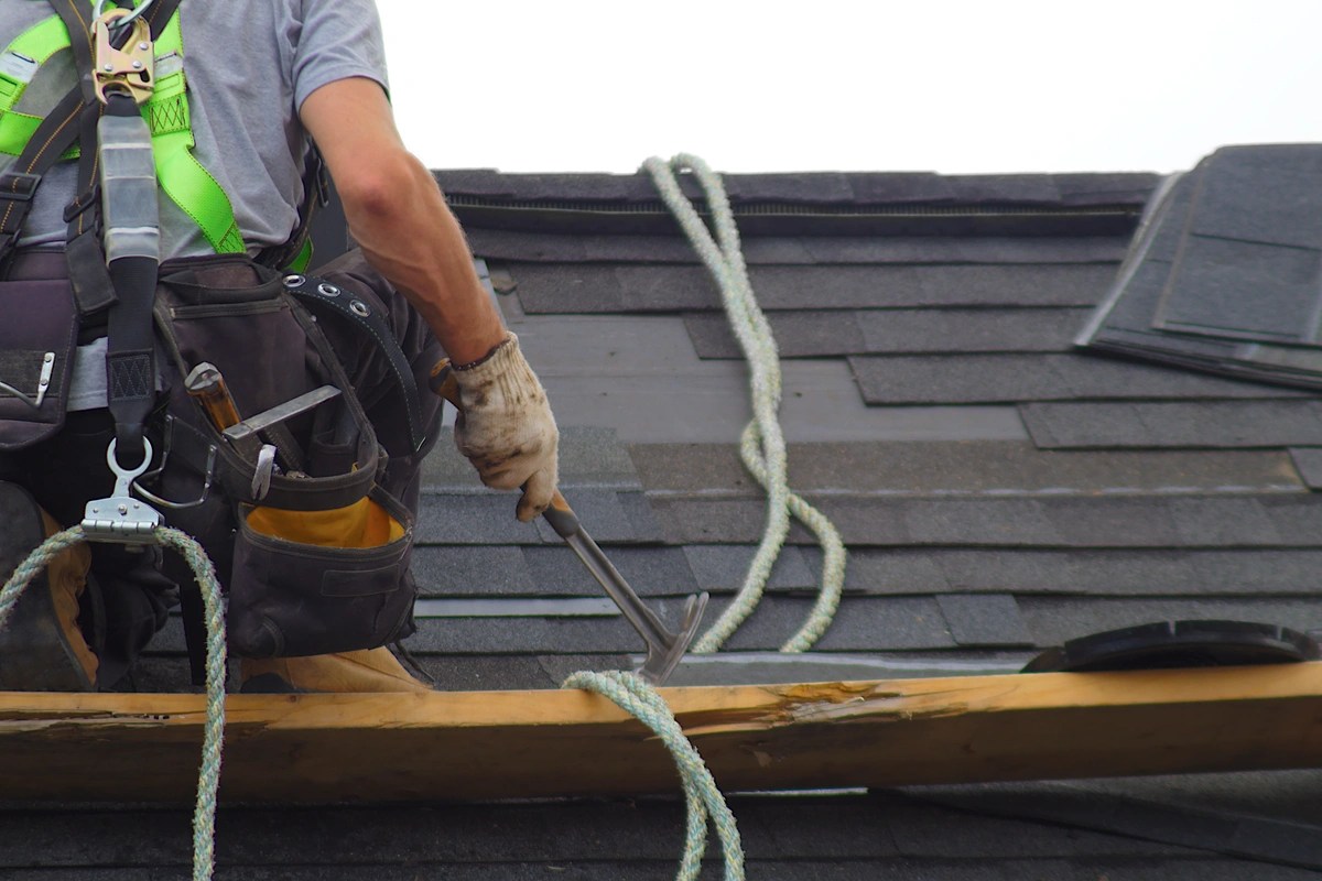 Your StepByStep Guide To Removing Roof Shingles (DIY)