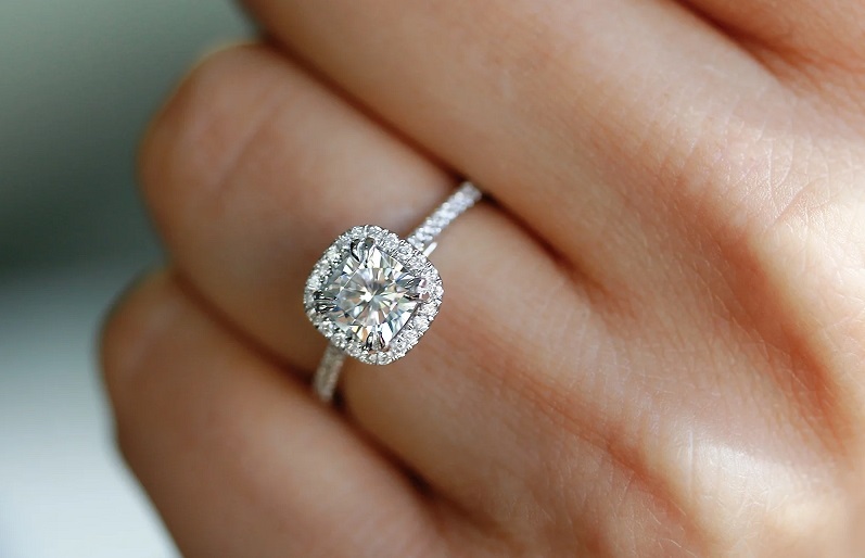 What are the best ways to clean a Moissanite ring?