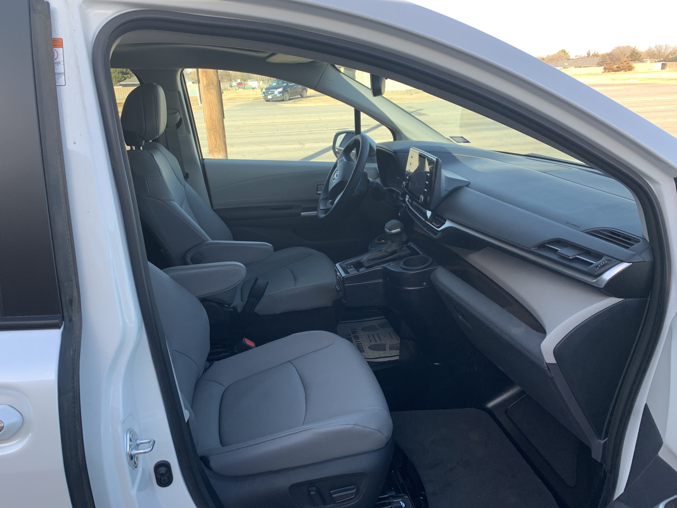 2022 Toyota Sienna Hybrid XLE Open Road Mobility